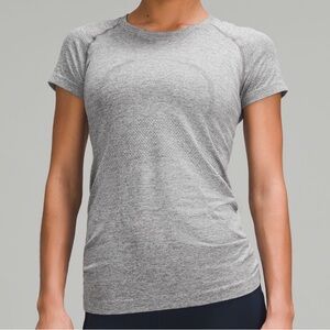 Swiftly Tech Short-Sleeve 2.0 in slate white